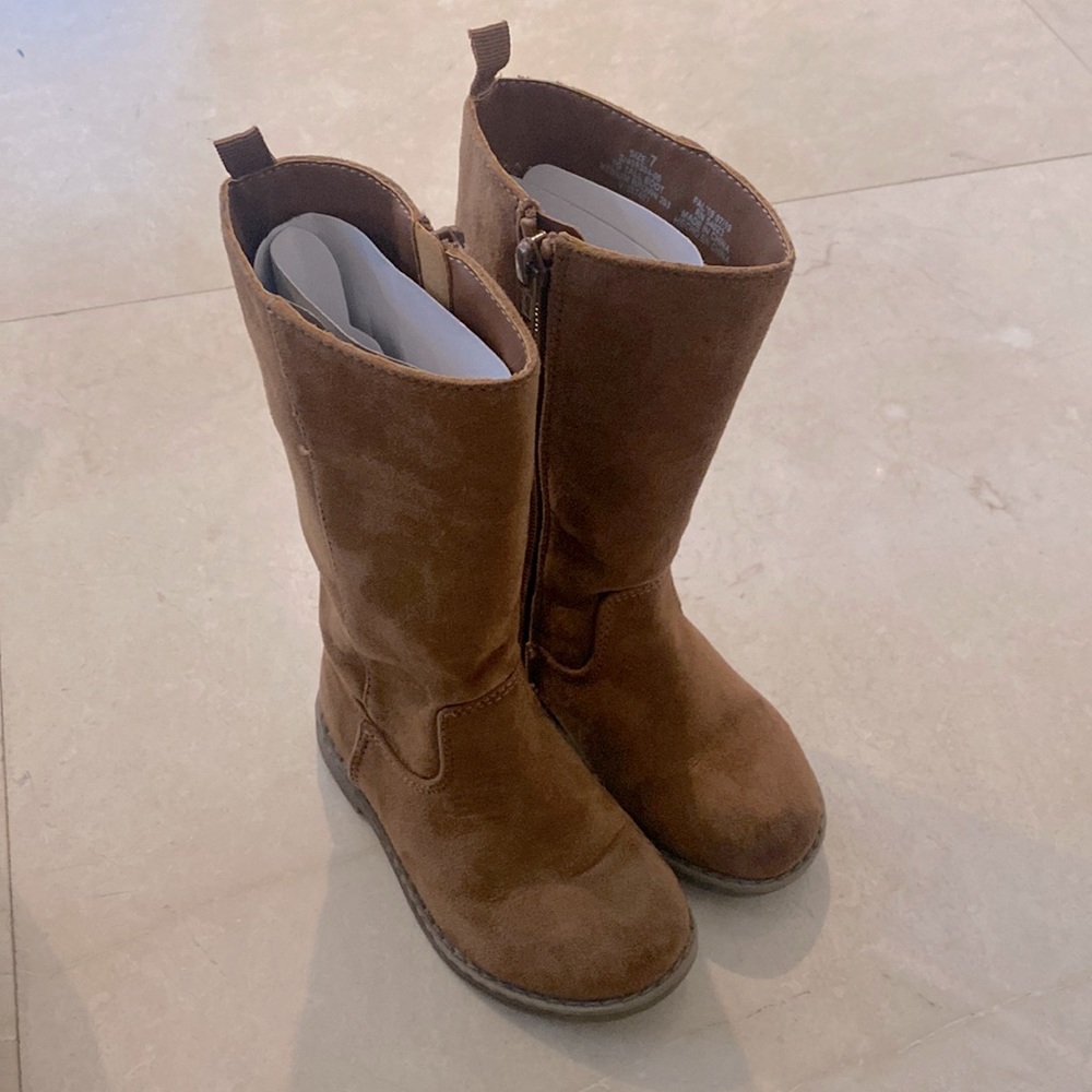 Old navy brown faux suede boots for toddler girls. Size 7. Barely used.